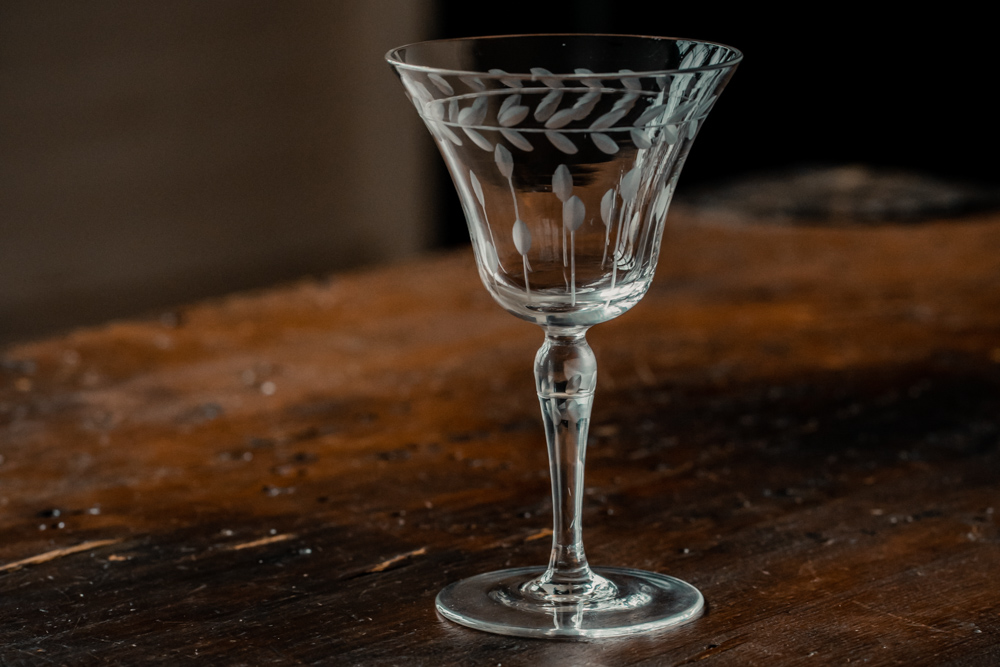 antique drinking glasses - Google zoeken  Crystal glassware, Antique  glassware, Antique glass